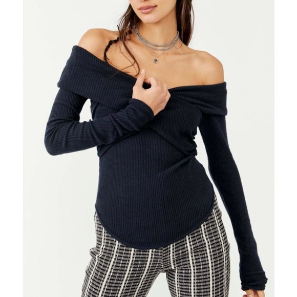 Free people off the shoulder top - Picture 5 of 13